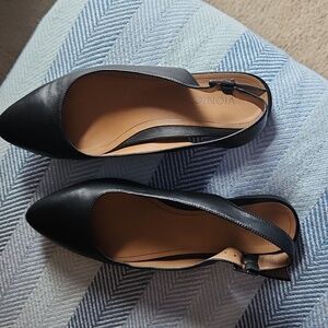 Vionic black flats